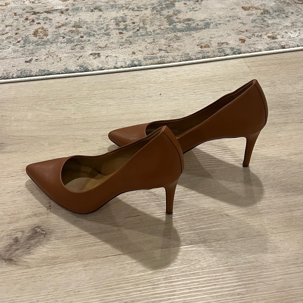 Classic Pointed-Toe Women's Pumps in Cognac Brown - Picture 5 of 5